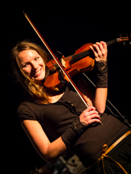 Violinistin bei Neun Welten: Aline Deinert, Foto N. Meunier